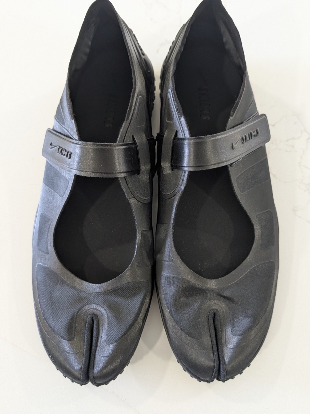 Nike x SKIMS Air Rift Satin Black Women's 10.5 Split Toe Tabi Kim Kardashian NEW